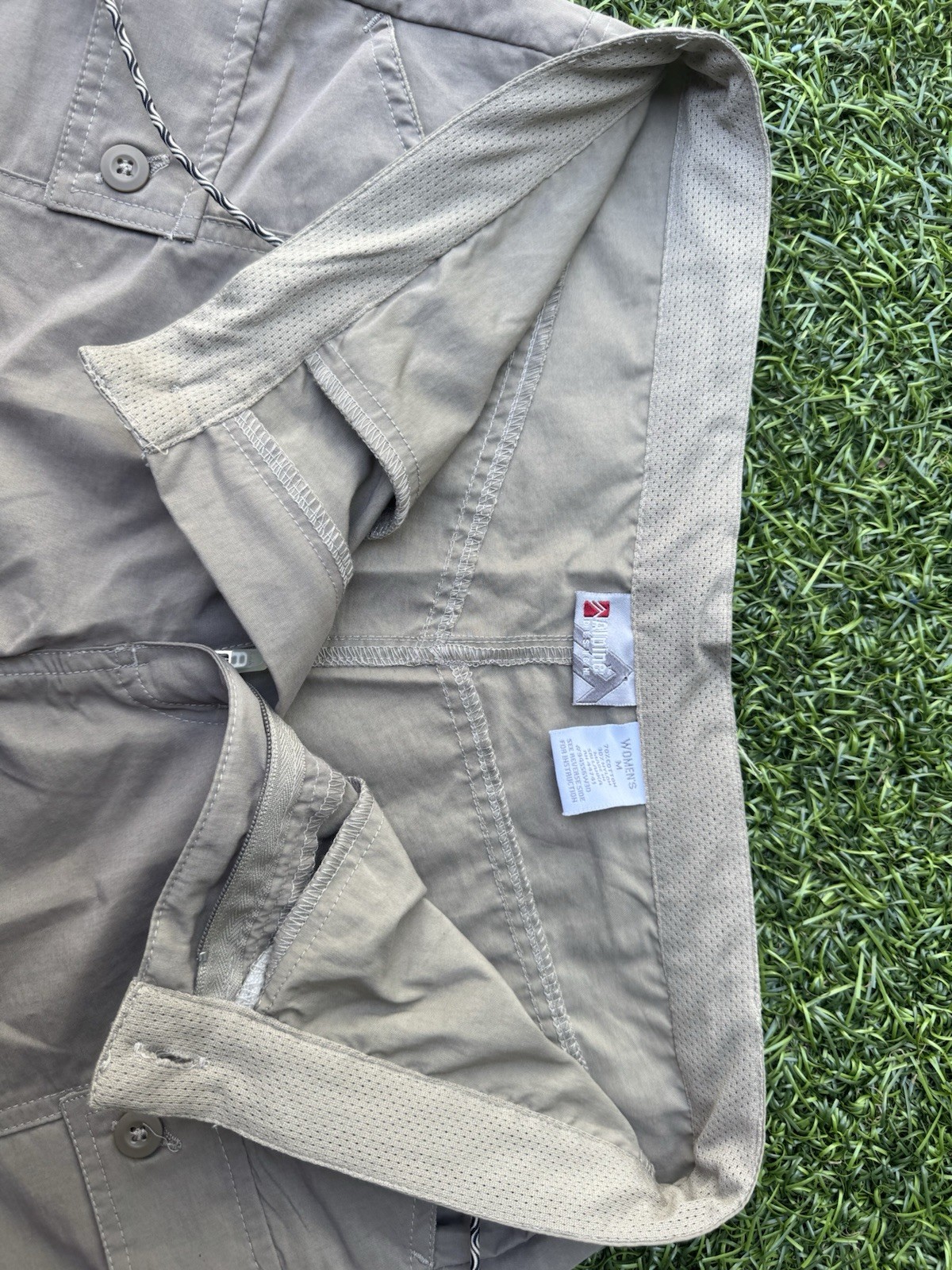Alpine Design Women’s Khaki Cargo Shorts Size M Hiking Camping Gorpcore Utility