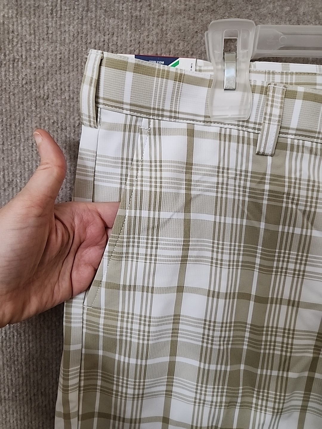IZOD Golf Shorts Mens 36 Beige White Plaid Stretch UPF 15 Lightweight NEW