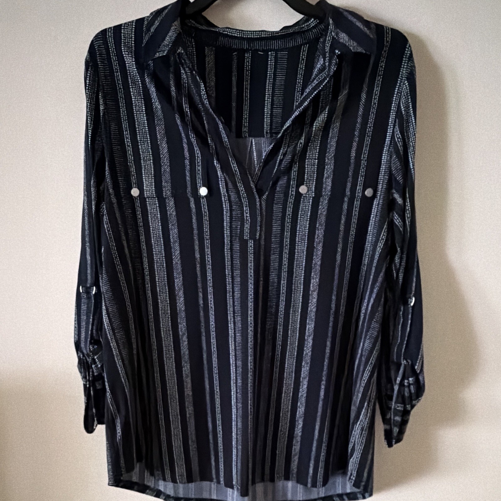 Women’s Navy Gray Striped V-Neck Lightweight Roll Tab 3/4 Sleeve Blouse M