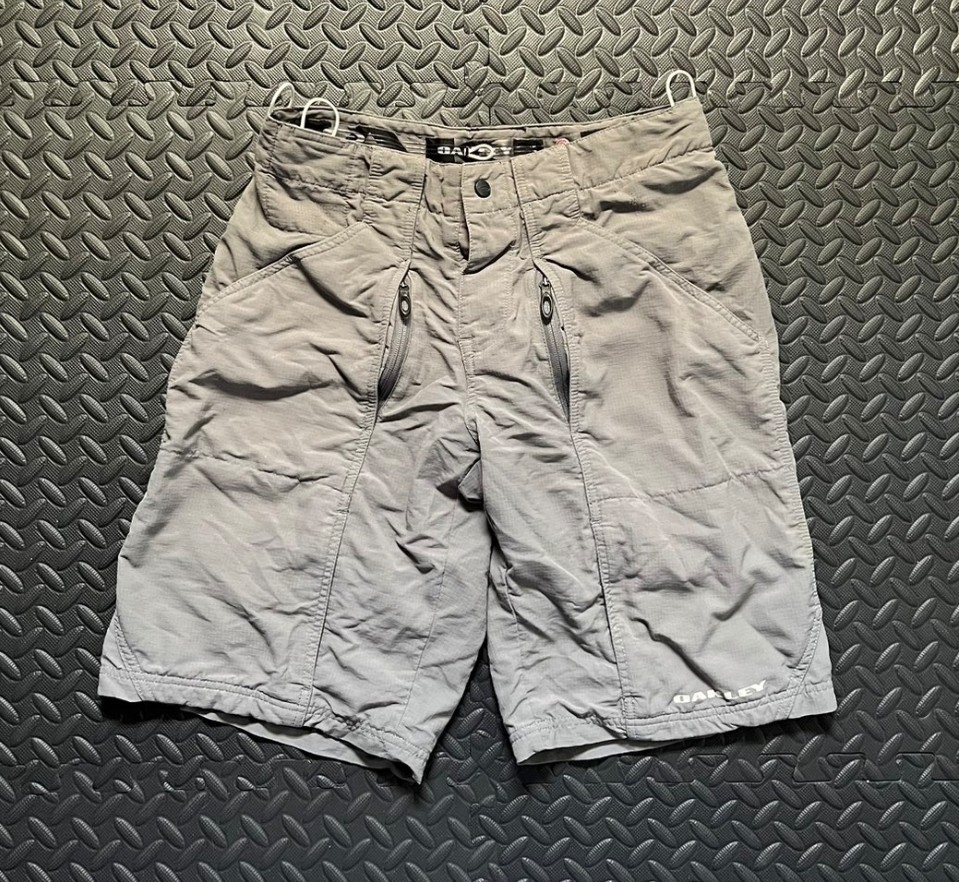 Vintage Oakley Software Gray Cargo Shorts With Multi Vent Zippers Size Medium