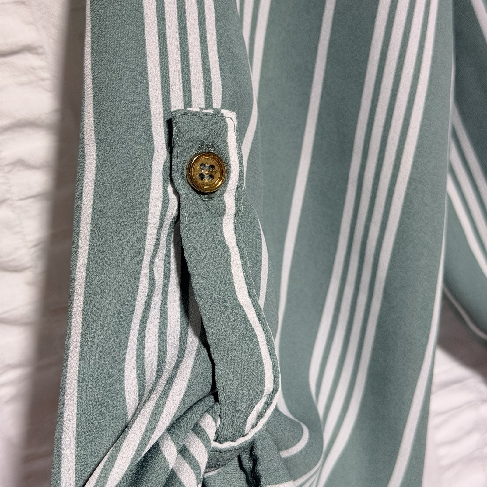 rue21 Womens Green White Striped Woven V-Neck Zip Roll Tab Blouse L