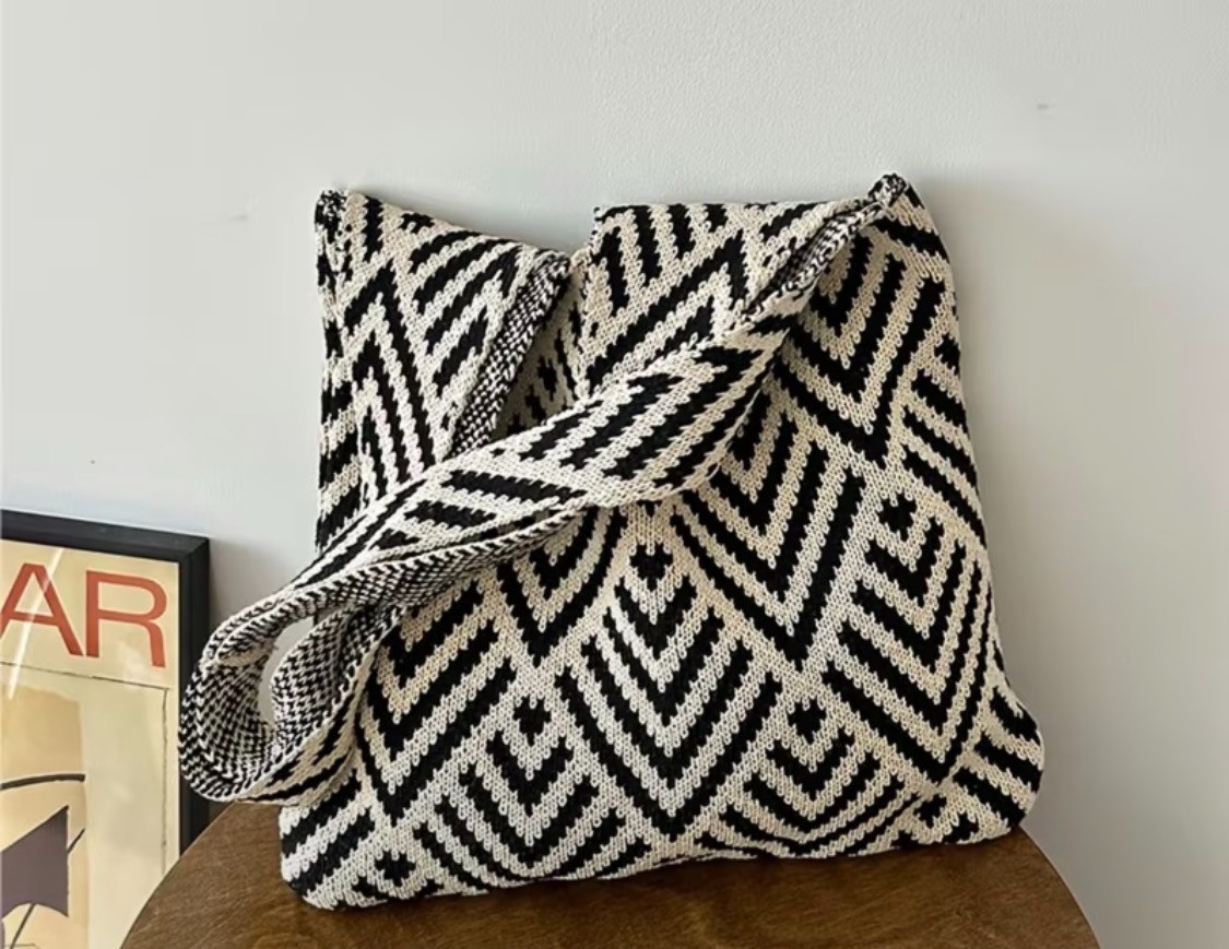 FUN GEOMETRIC CONTRAST COLOR HANDMADE KNITTED HANDBAG