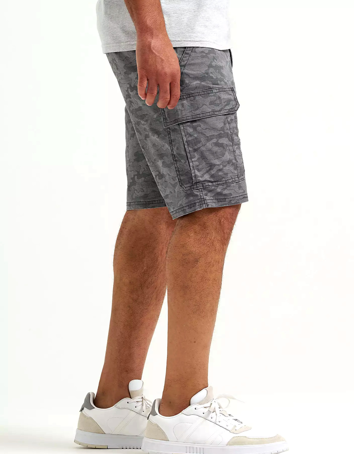 ALL SIZES Wrangler Relaxed Fit 10 in Cargo Shorts w Stretch Camo Magnet Tech Pkt