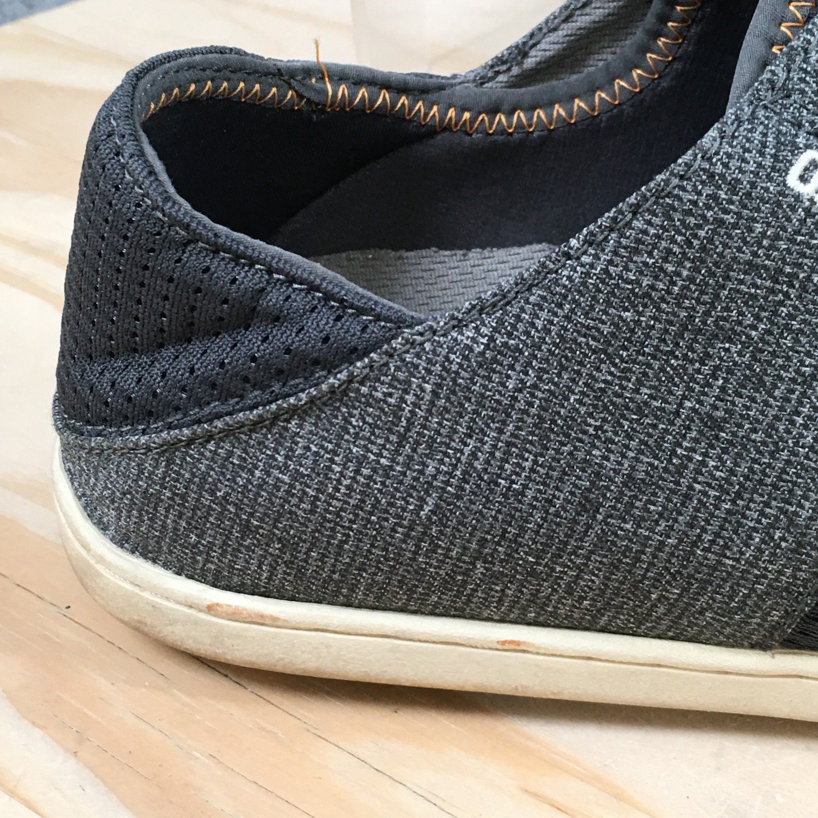 OluKai Shoes Mens 9.5 Black Nohea Moku Casual Sneakers Mesh Lace Up Low Top