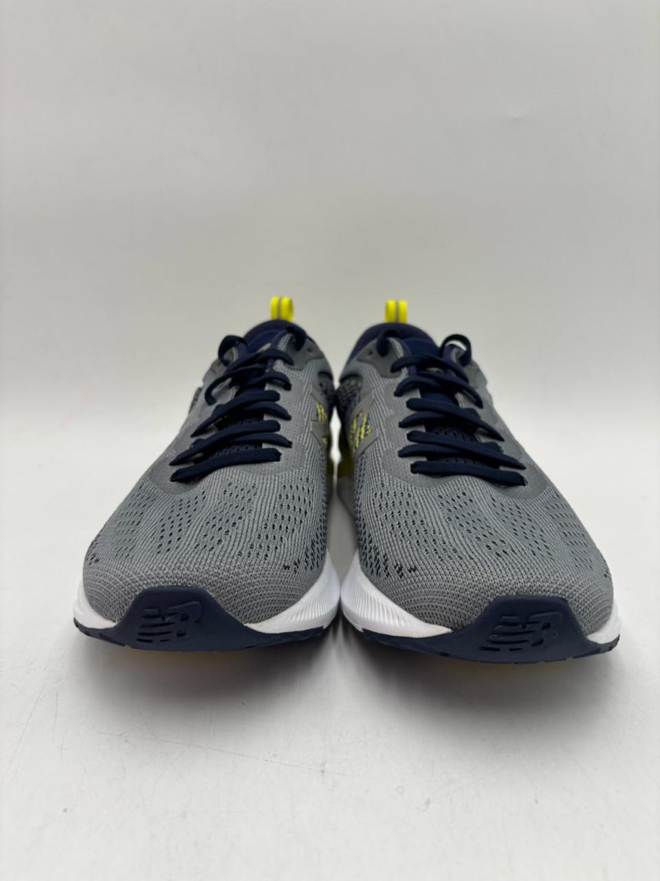 New Balance M870GY5 Men’s NEW Running Shoes Gray Multiple Sizes NIB
