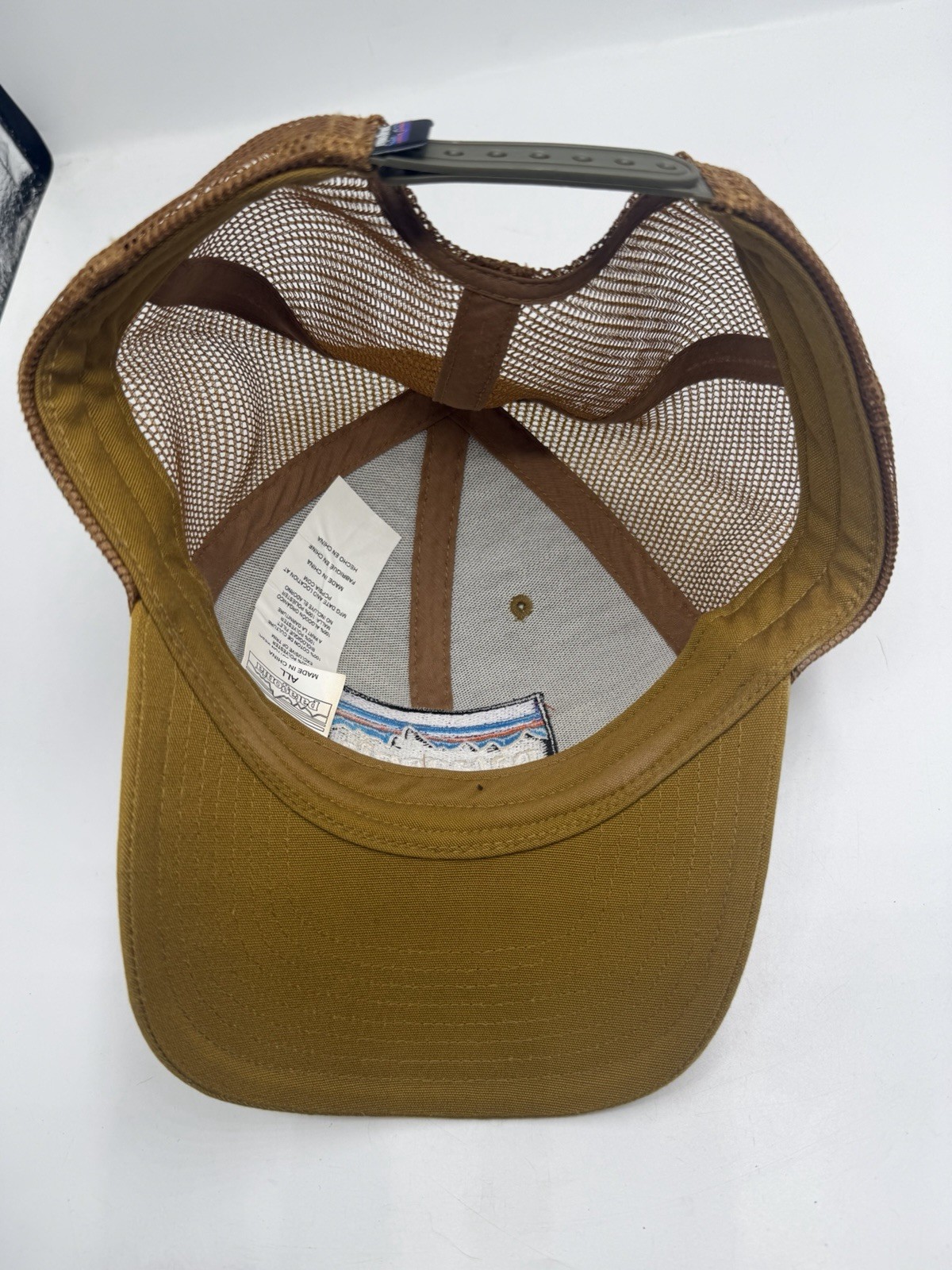 Patagonia Logo Lopro Trucker Hat Mens One Size Cabin Gold Mesh Snapback Brown
