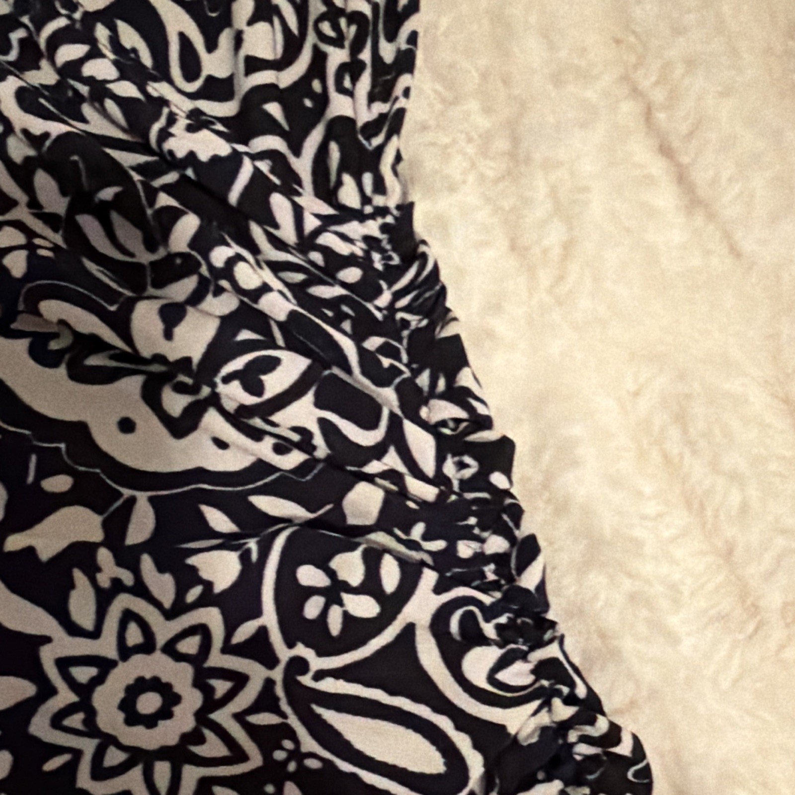 Chaps Black & White Paisley Ruched Knit Sheath Dress M V-Neck Cap Sleeve Stretch