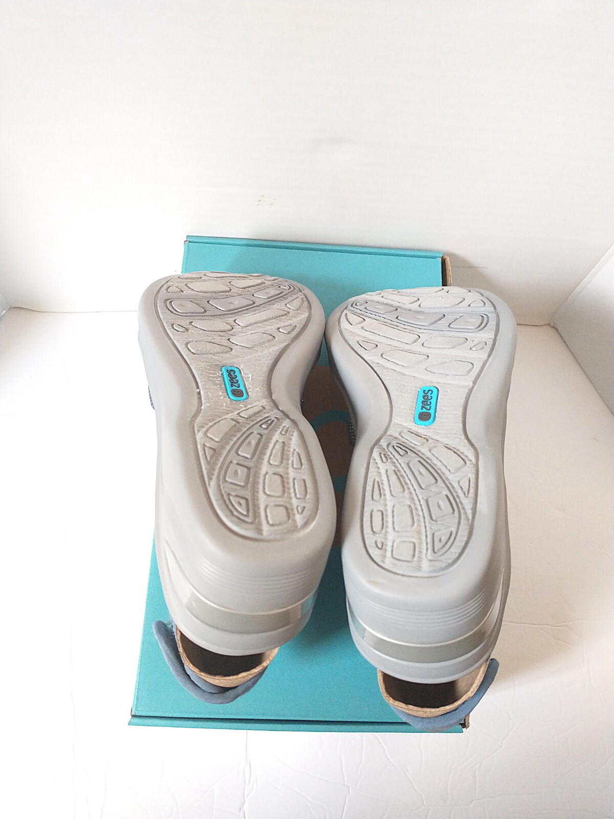 New! BZEES ~Size 8.5 ~ Dream Wedge Sandals Machine Washable Denim Blue Open-Toe