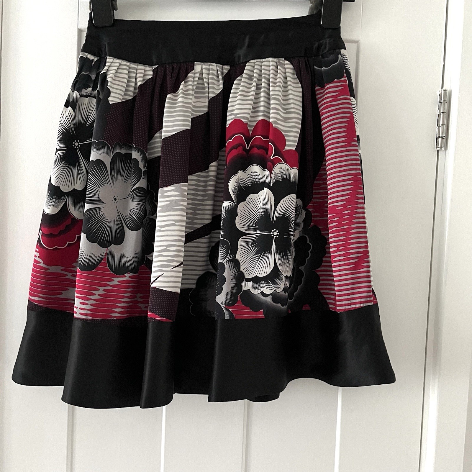 Ted Baker Size 1 UK 8 100% Silk Black Grey Red A Line Floral Skirt Fully Lined