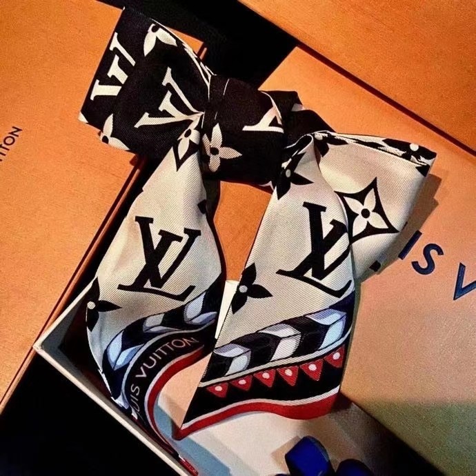 LOUIS VUITTON SCARF SHAWL 100% AUTHENTIC BEIGE SILVER WOOL / CASHMERE