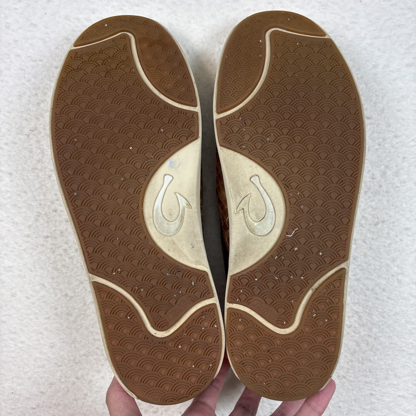 OluKai Lae’ahi Lauhala Mens Fox Brown Woven Leather Slip-On Sneakers – Size 10