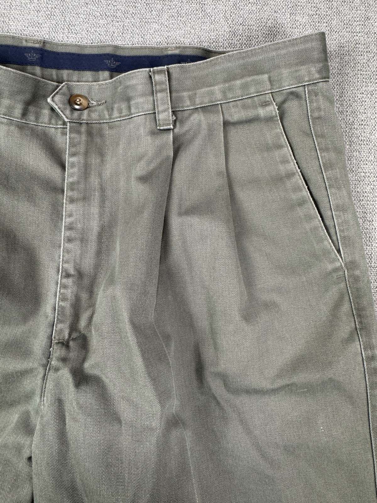 Vintage 90s Dockers Mens 34×30 Faded Pleated Straight Leg Chino Pants Green