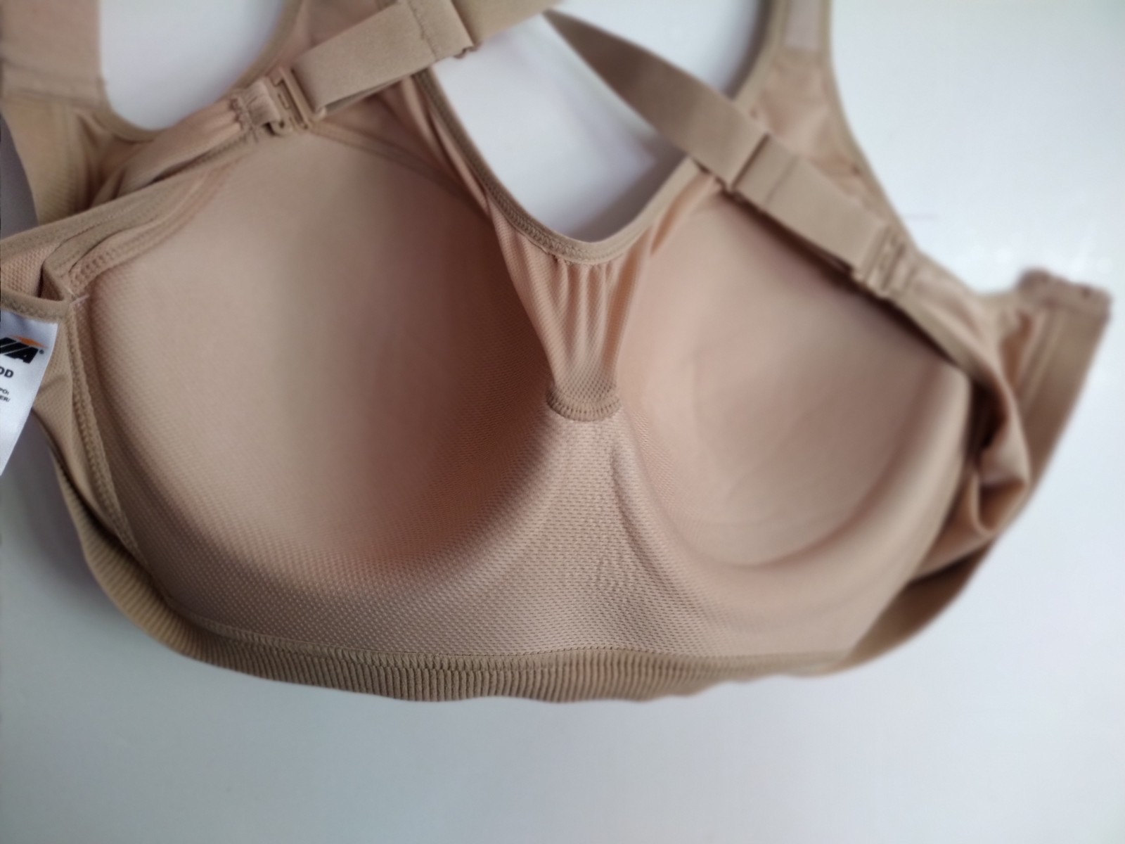 Avia 76L627Underwire Lined Sport Bra Size 38DDD NUDE CONVERTIBLE STRAPS