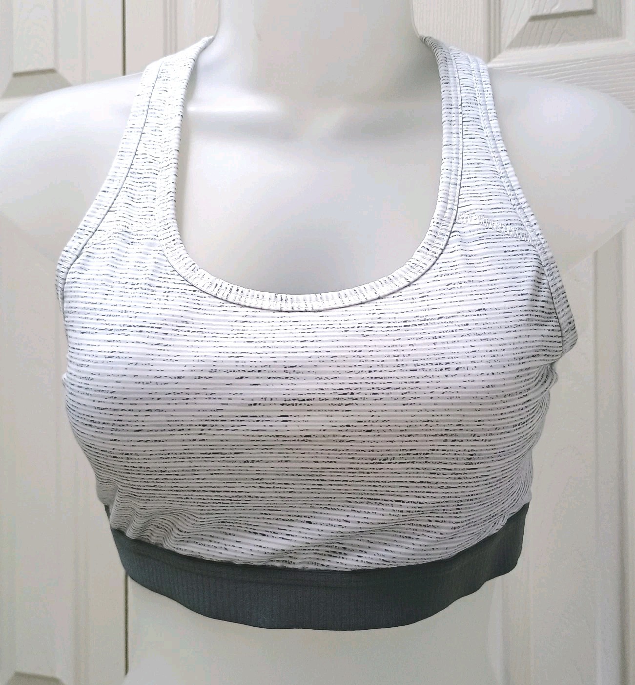 Avia Women’s Racerback Sports Grey Bra Medium Support Size M New Without Tags