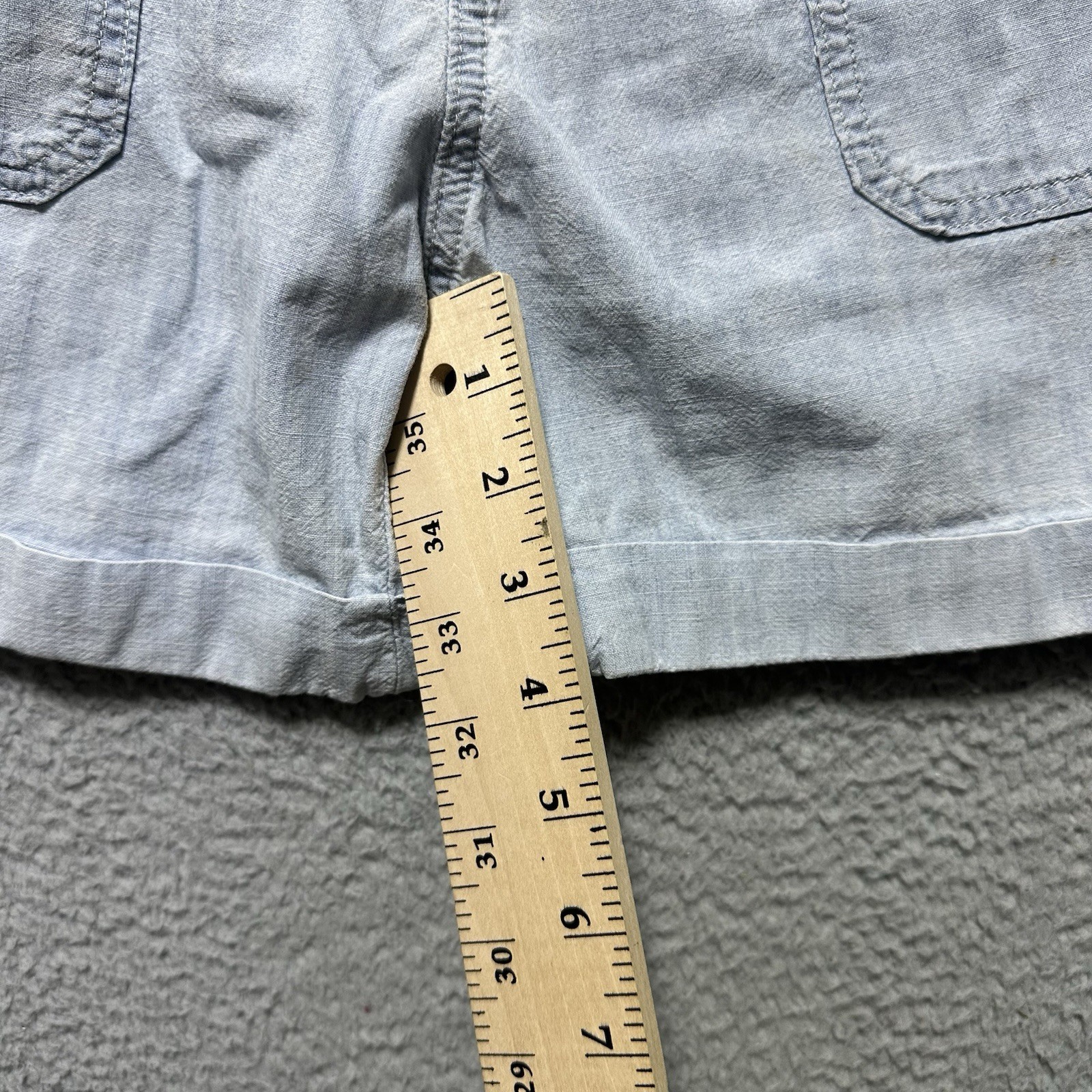 Women’s Levi’s Light Wash Cuffed Denim Boyfriend Jean Hot Mini Shorts Size 4 x 4
