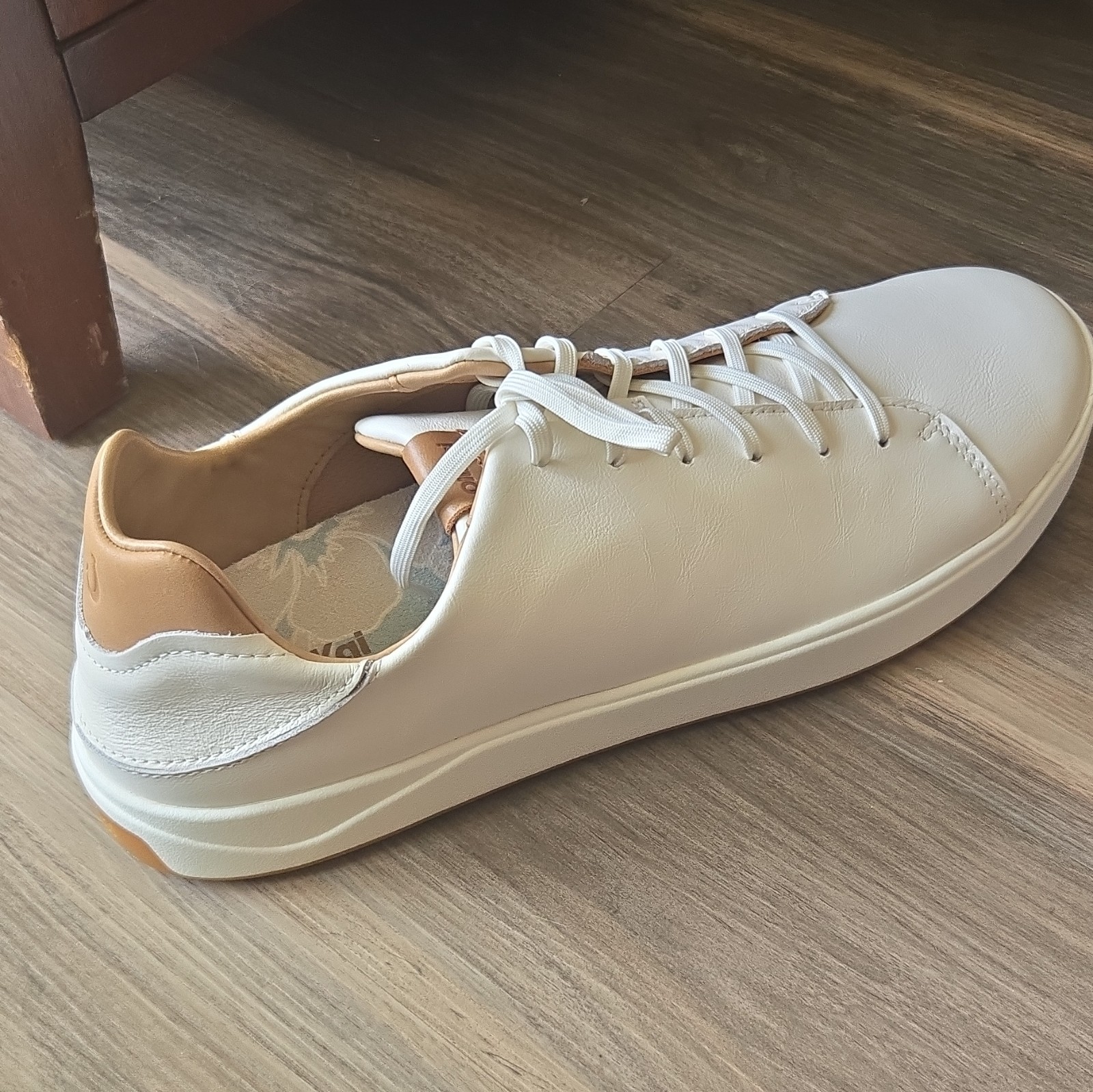 OluKai Men’s Leather Lace-Up Low-Top Sneakers White/Tan Round Toe Size 15
