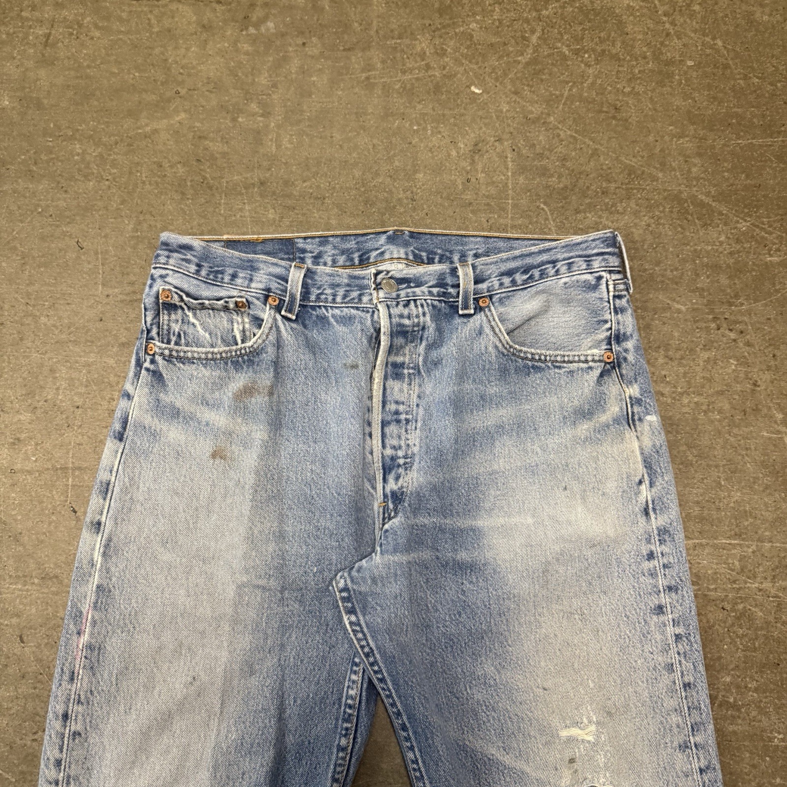 VINTAGE 90s Levi’s 501 Series button fly light wash straight jeans distressed