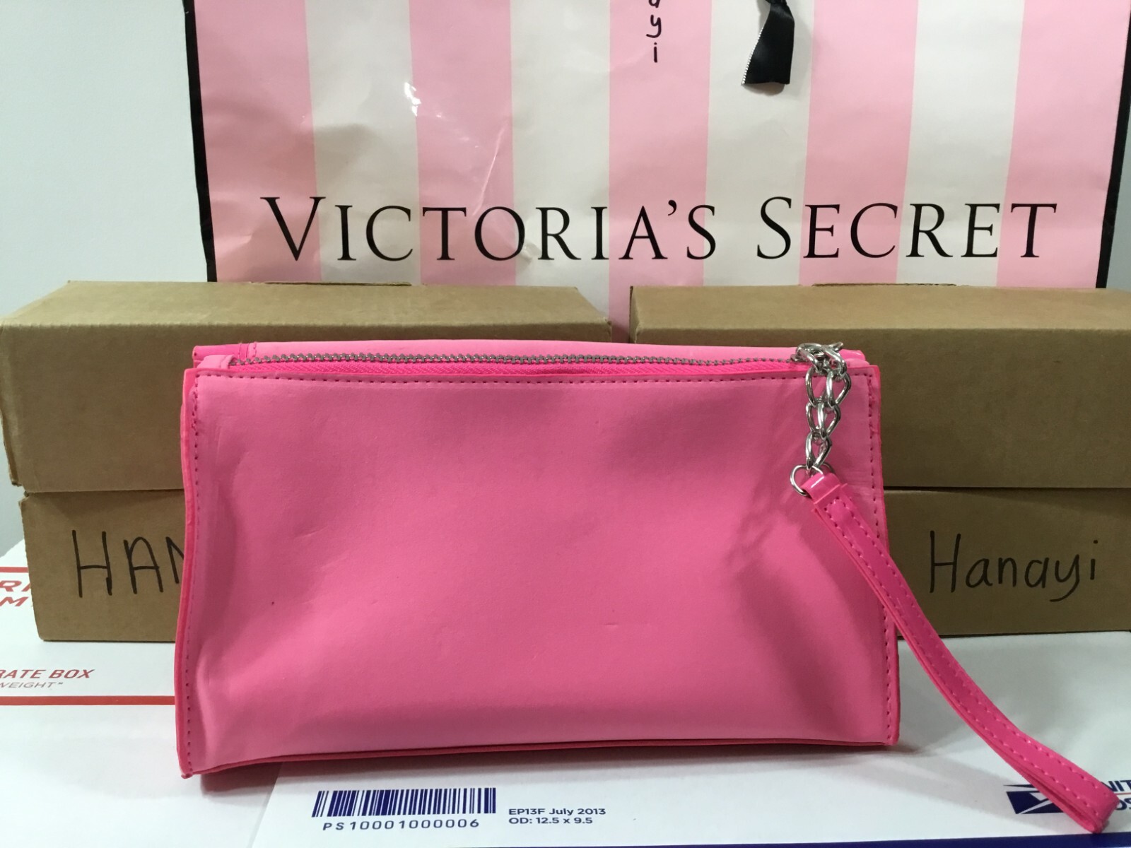 VICTORIA’S SECRET BEAUTY BOMBSHELL PINK COSMETIC CLUTCH/MAKEUP TRAVEL POUCH BAG