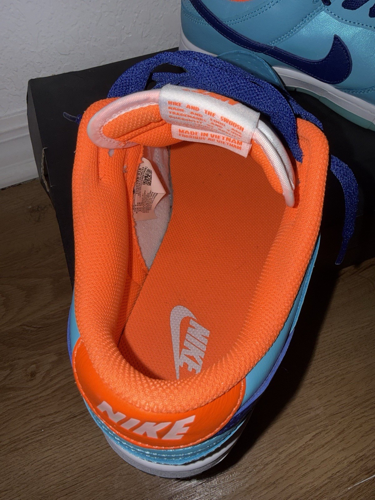 Nike Dunk Low SE in the vibrant “Baltic Blue Total Orange” colorway!