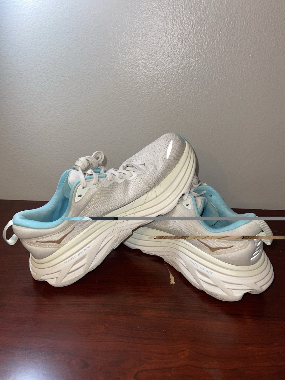 Hoka One One 8B