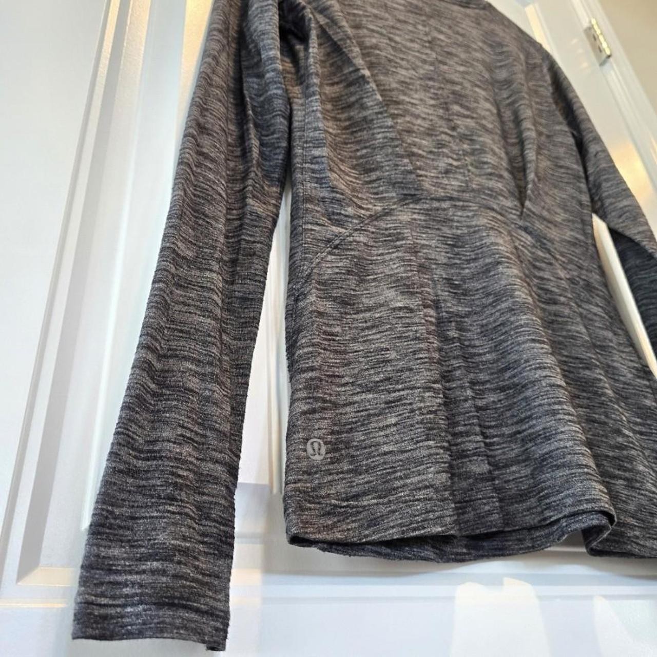 Lululemon & Go Everywhere Long Sleeve Top Heathered Gray V-Neck Pleated Peplum