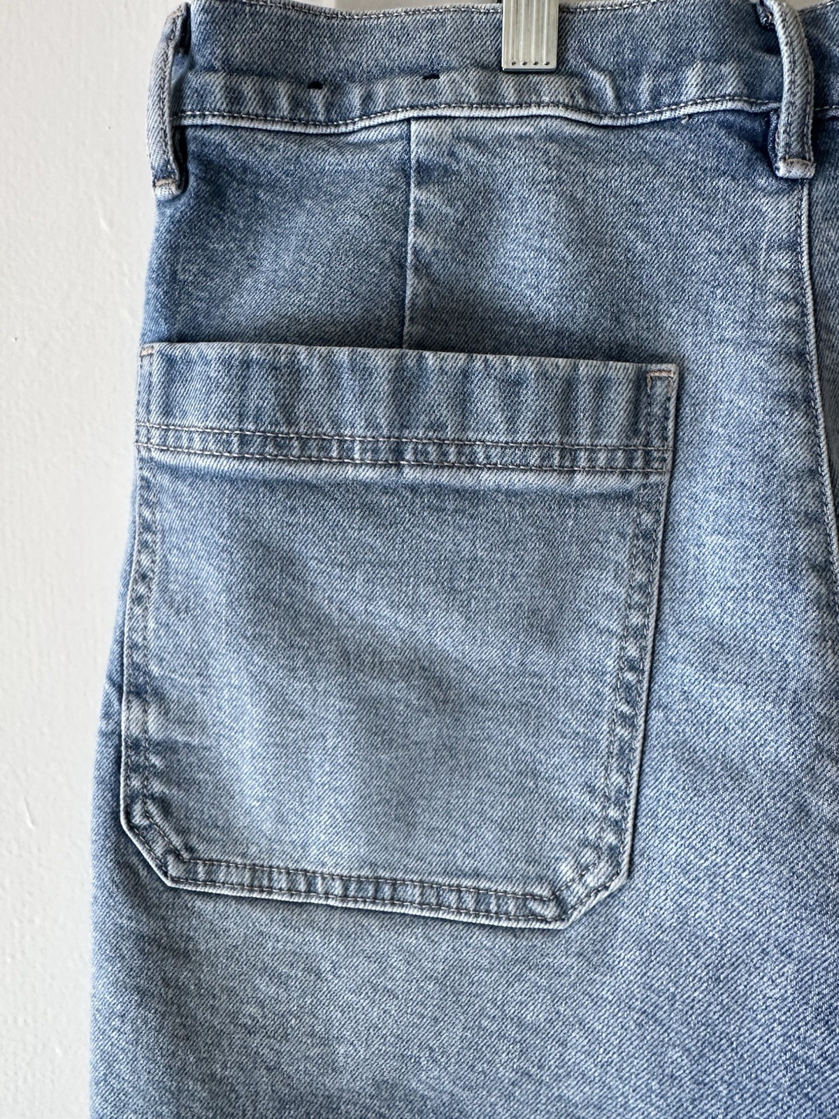American Eagle High Waisted Utility Denim Shorts Size 8 Light Wash Patch Pocket