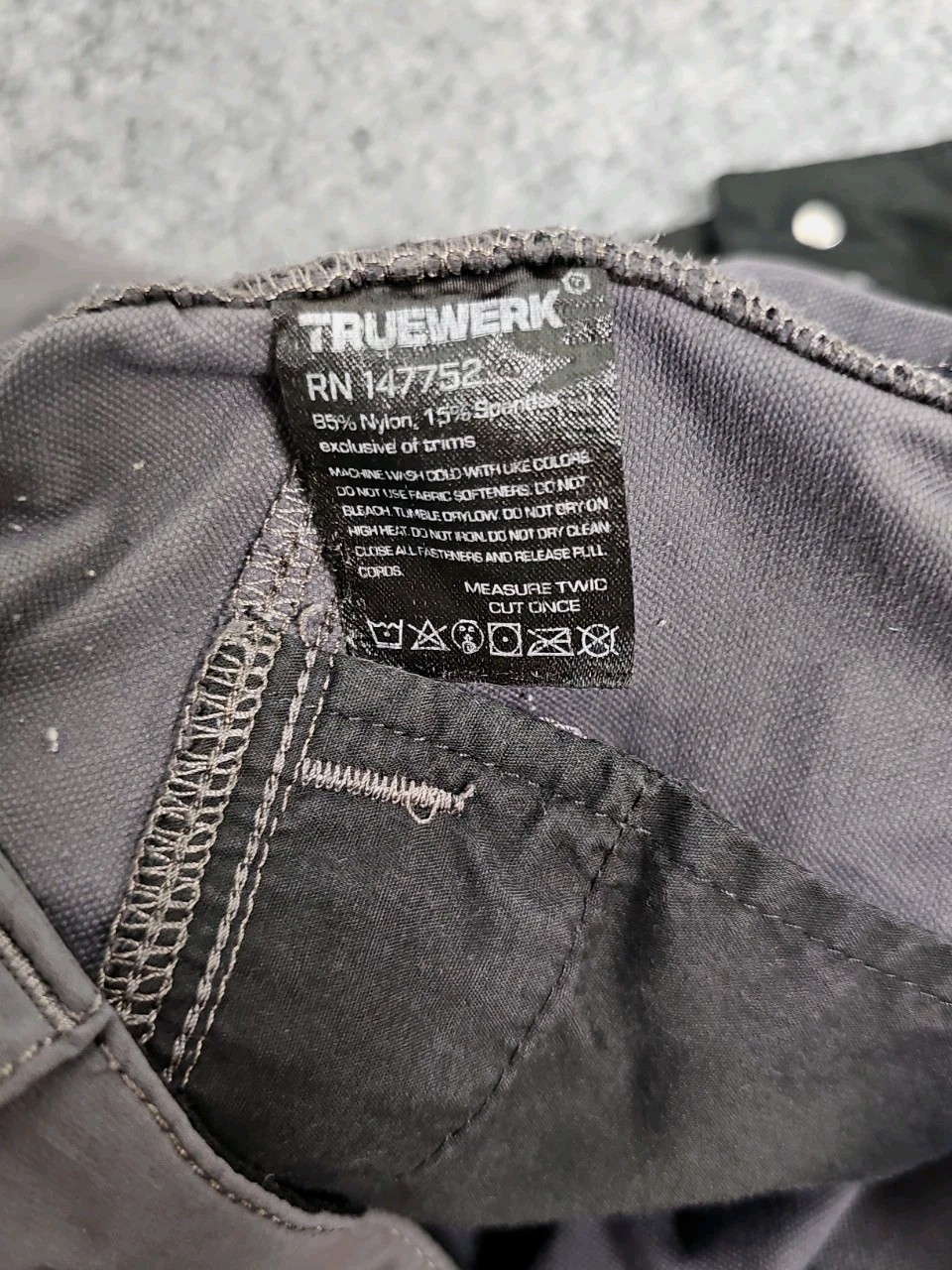 Truewerk T1 Werk Shorts Mens 42 11″ Inseam Dark Gray Utility Technical Cargo ***
