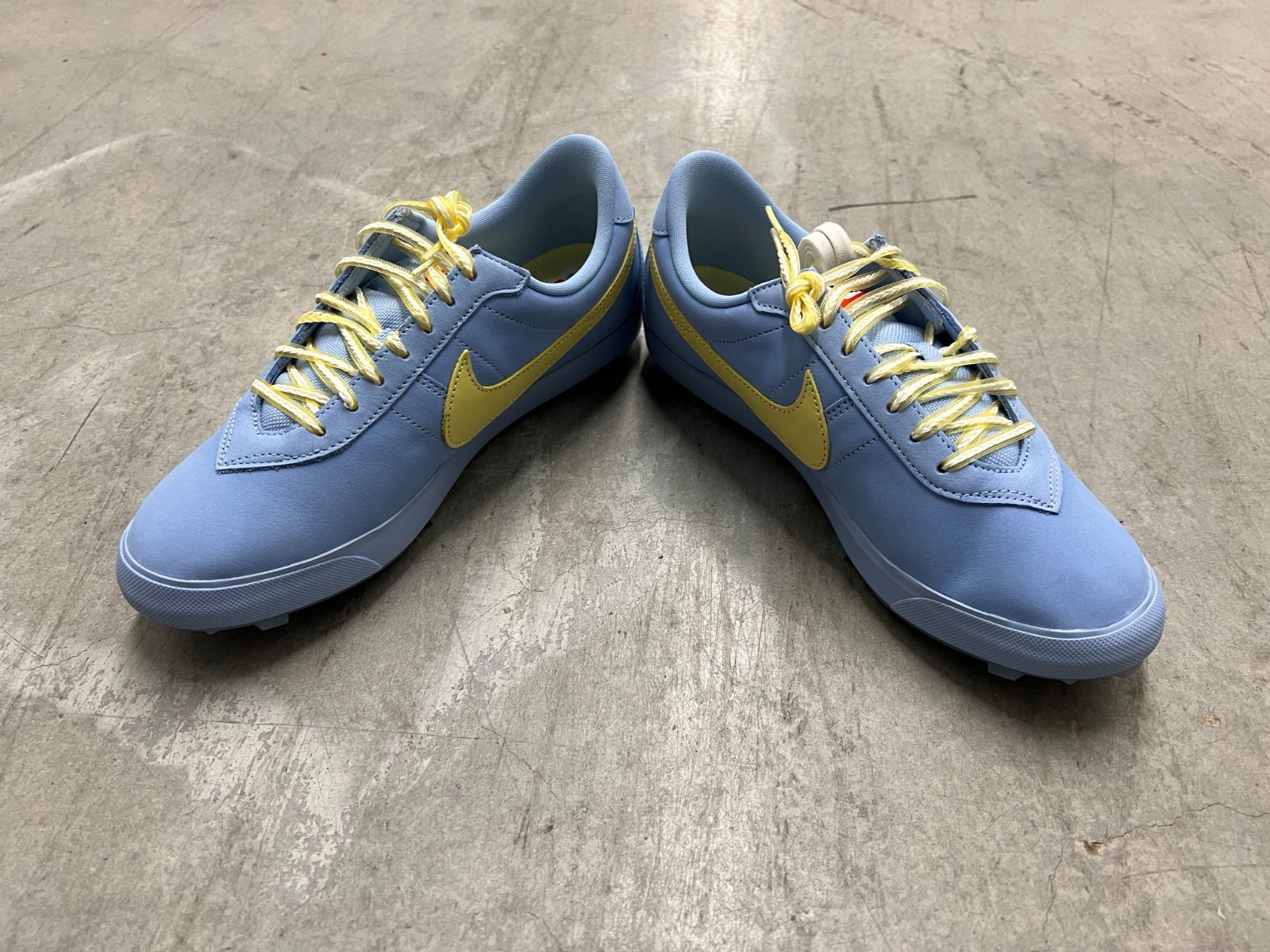 Nike Astrograbber QS Men’s Aluminum Soft Yellow IH2341 400 – New