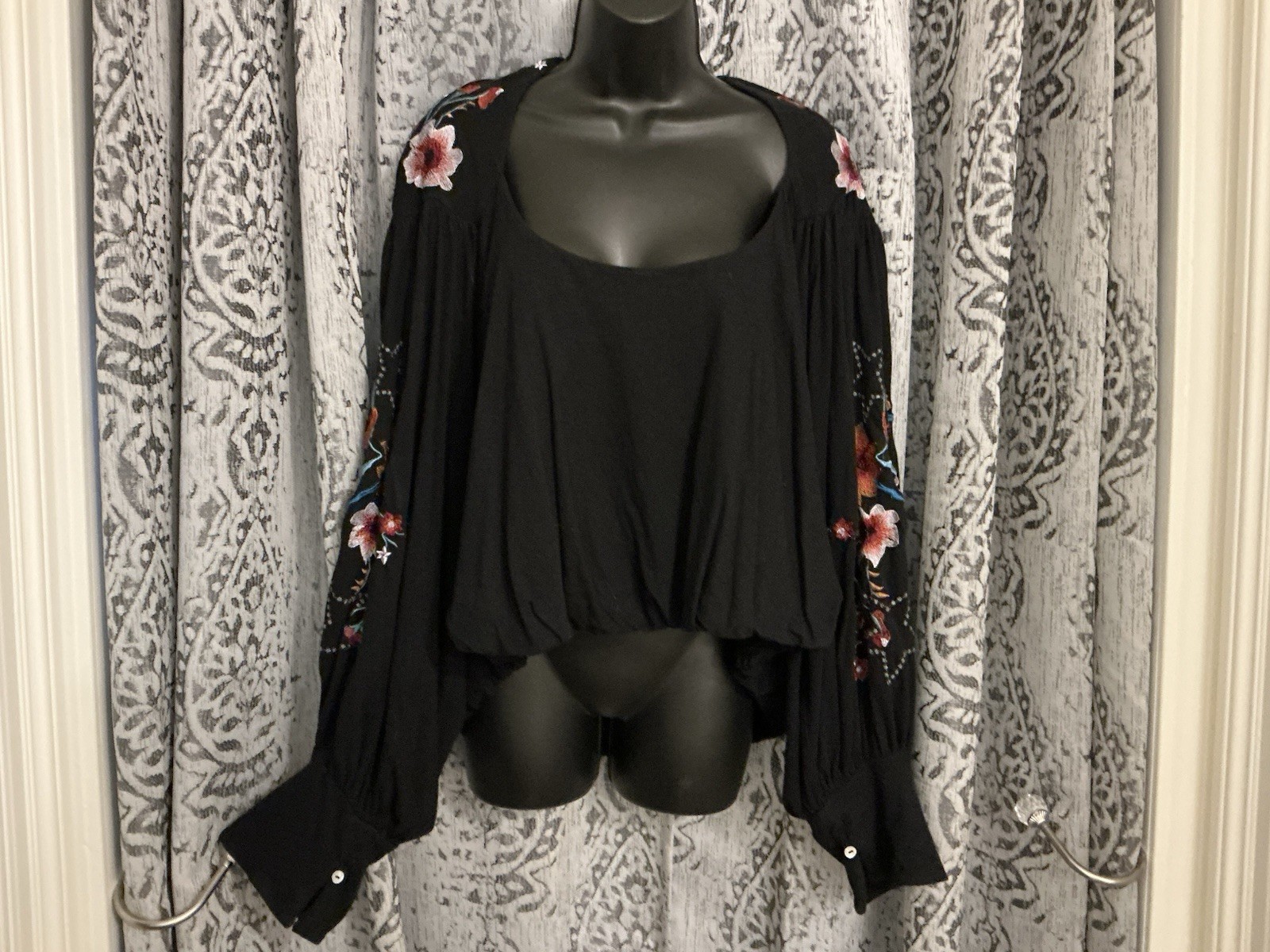 Hollister Black Floral Embroidered Boho Blouse Bell Sleeve Scoop Neck XS