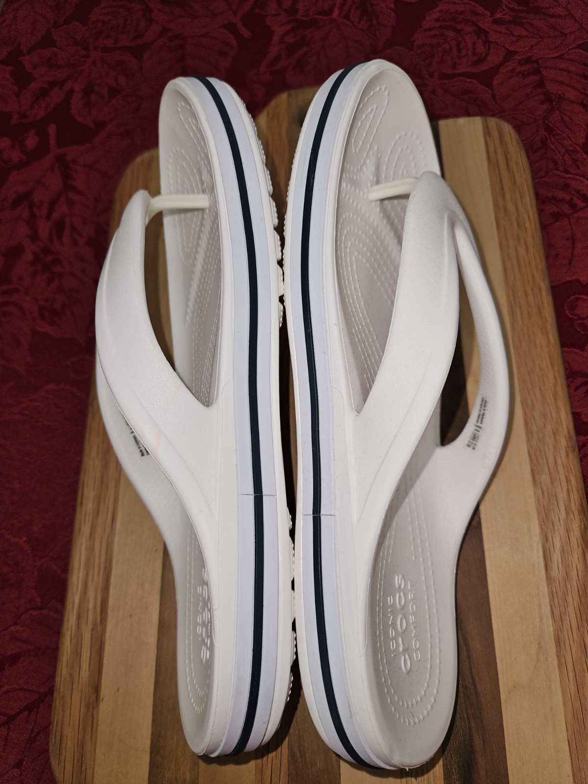 CROCS Bayaband flip flops-men 6-women 8-white-NEW*