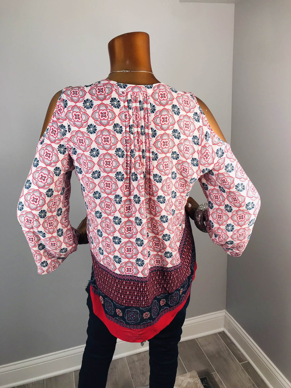 DR2 M Top Batik Open Cold Shoulders Low Cut Ties Blouse Easywear Cssual Pleated