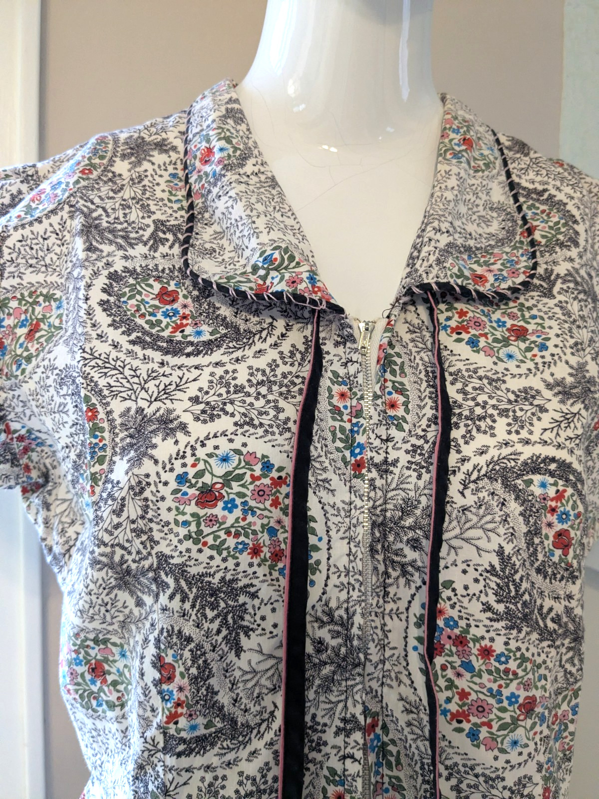 Styled by Loralyn 40’s or 50’s Vintage Cotton Dress, floral pattern