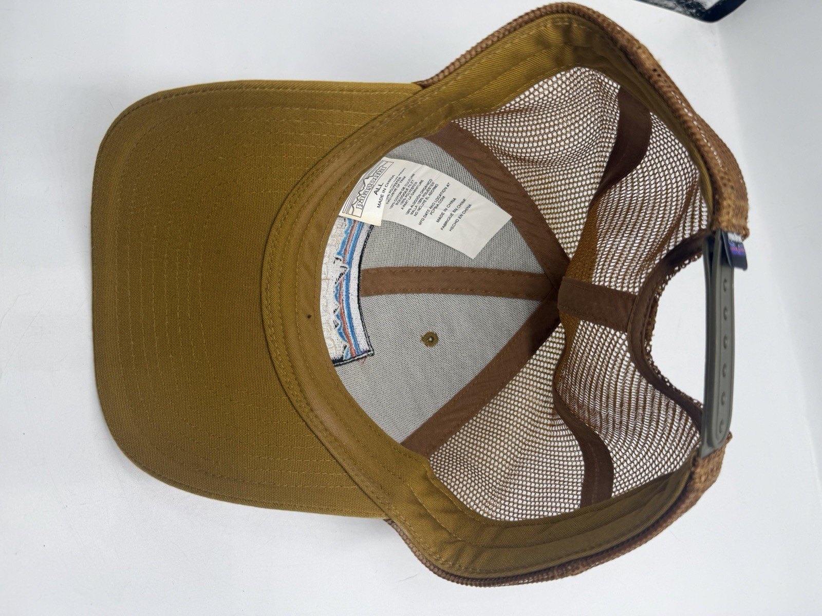 Patagonia Logo Lopro Trucker Hat Mens One Size Cabin Gold Mesh Snapback Brown