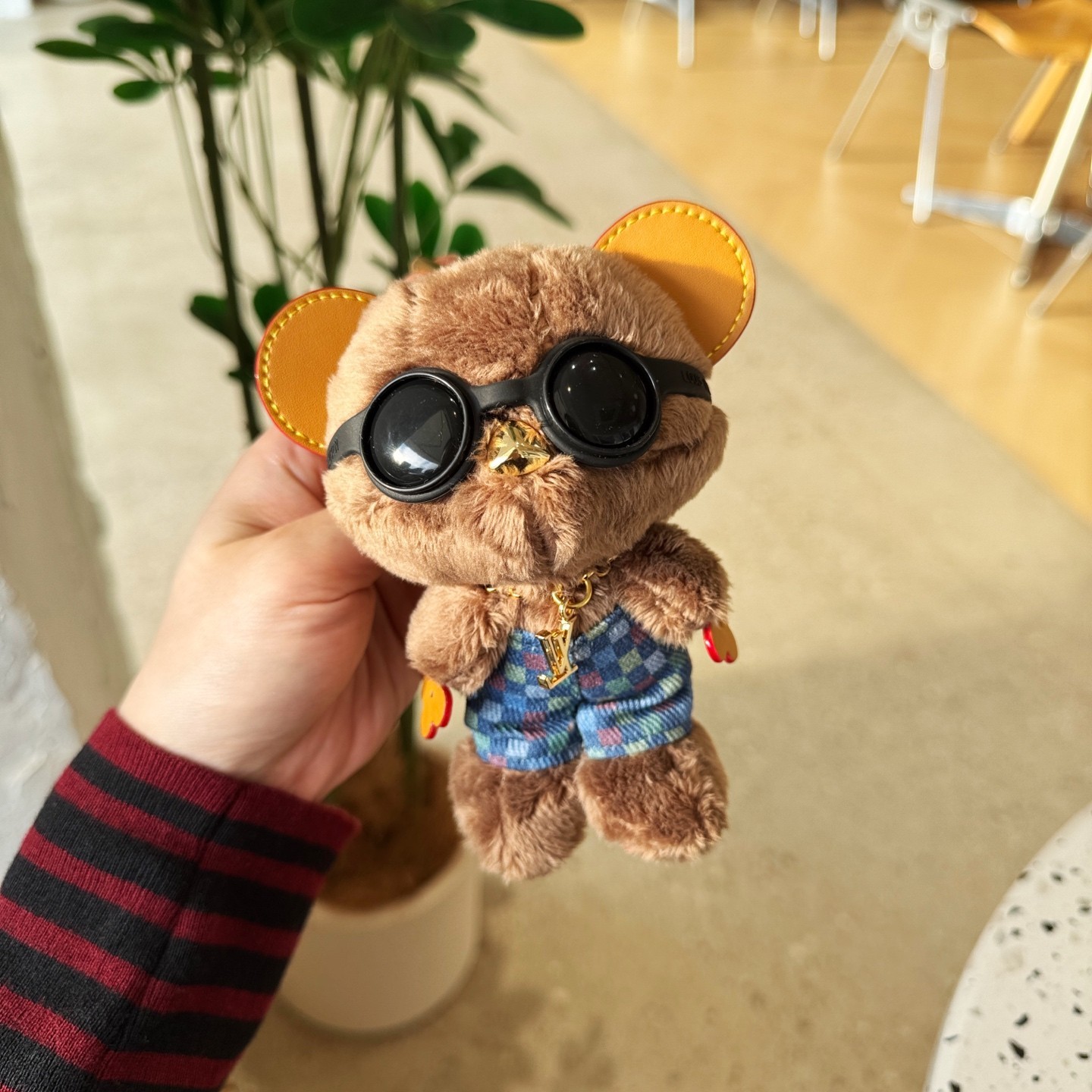 Auth Louis Vuitton Doudou Summer Bear Charm Damier Shorts Sunglasses Keychain