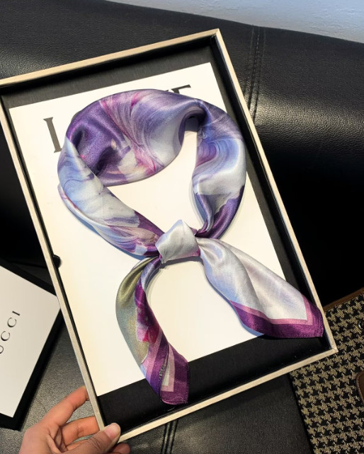 100% Mulberry Silk Shawl Neckerchief Square 27‘’ leaf Print Scarf Bandann wrap