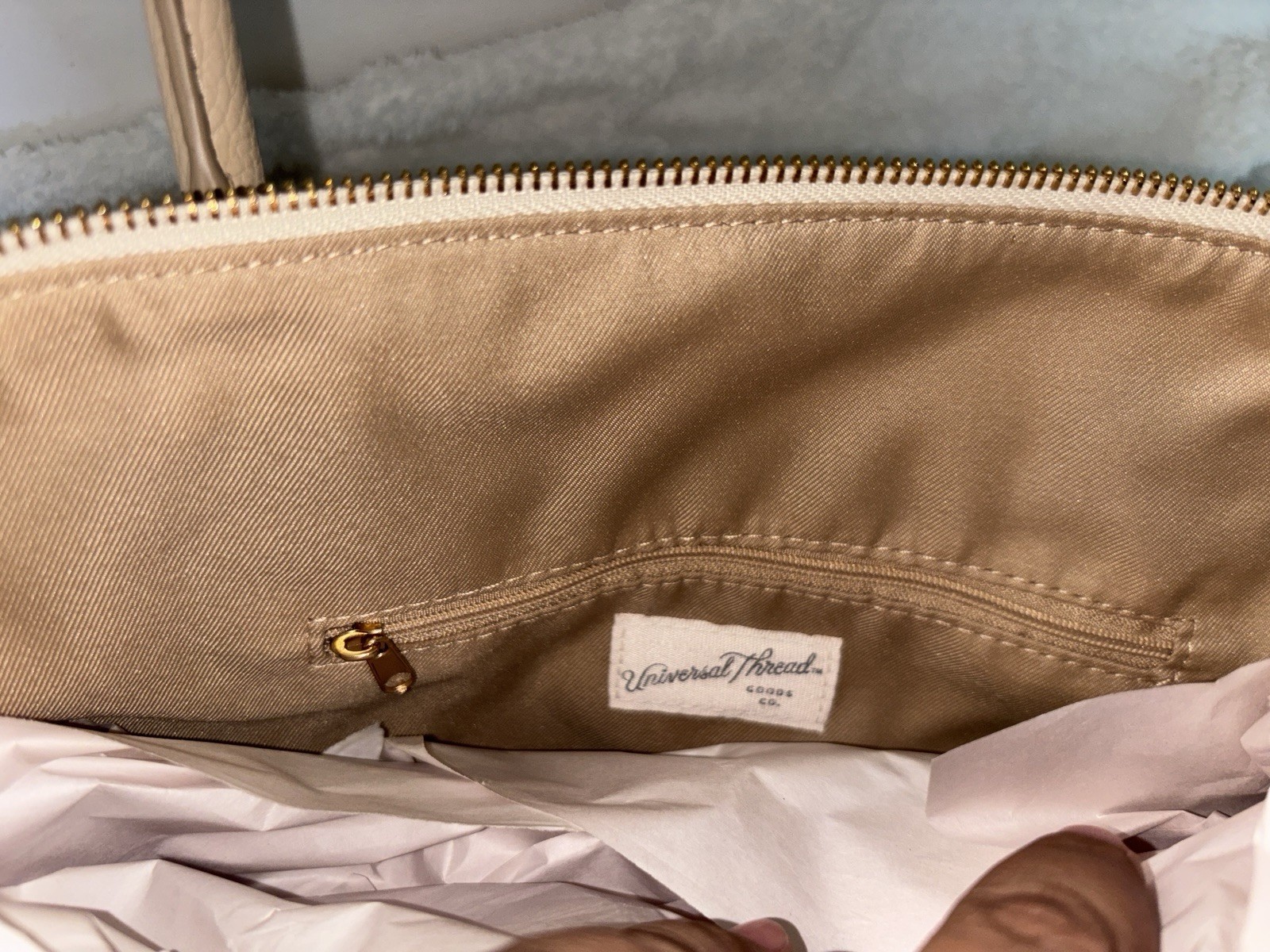 Universal Thread Beige Medium Tote Zip Top Brown Handles Strap Inner Pockets