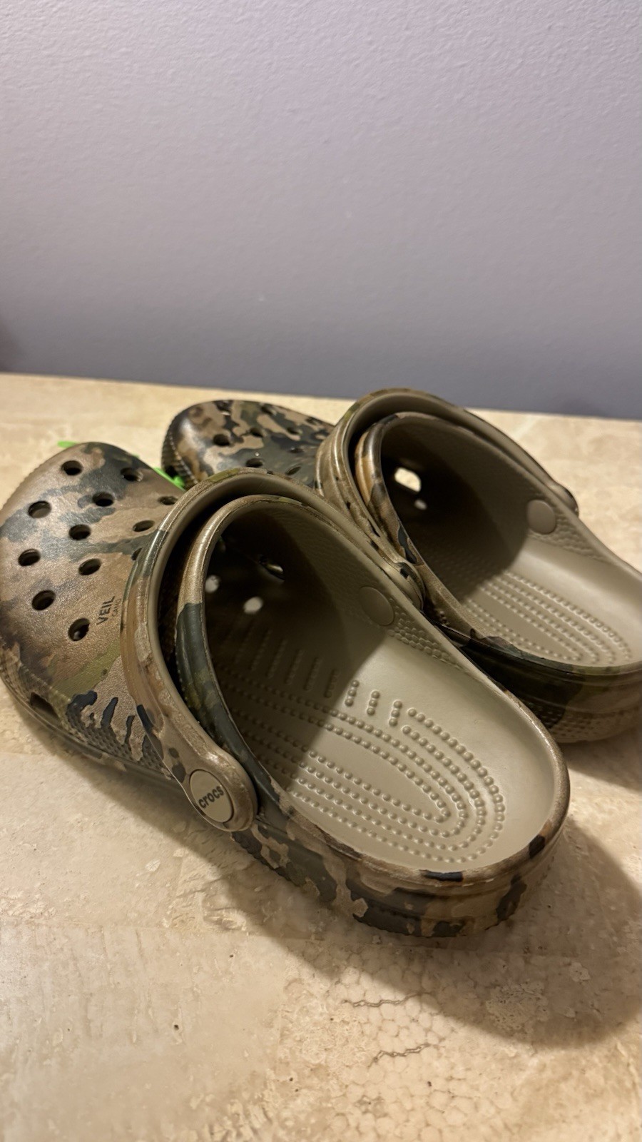 Authentic Crocs Veil Comfort Classic Clogs Size: Men 4 / Women 6 Camo Green New