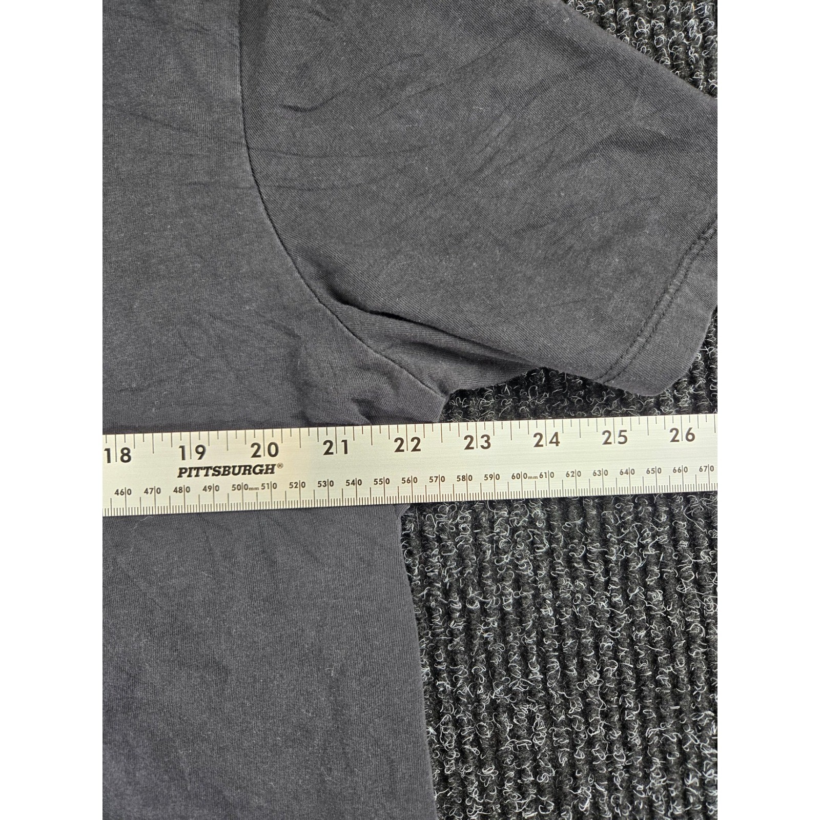 Puma Mens XL Black Graphic T-Shirt Retro Vaporwave Mountain Grid Print Tee
