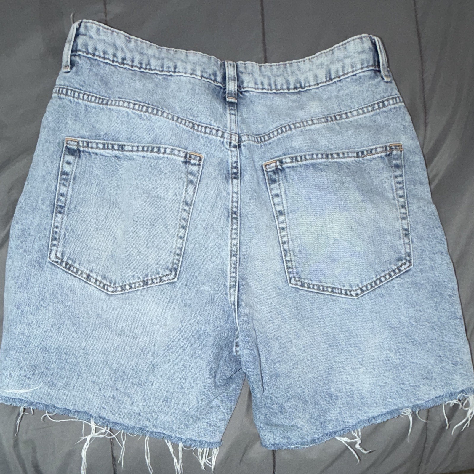 H&M Divided Women’s Light Wash Denim Cut-Off Shorts Size 12 High Rise 5-Pocket