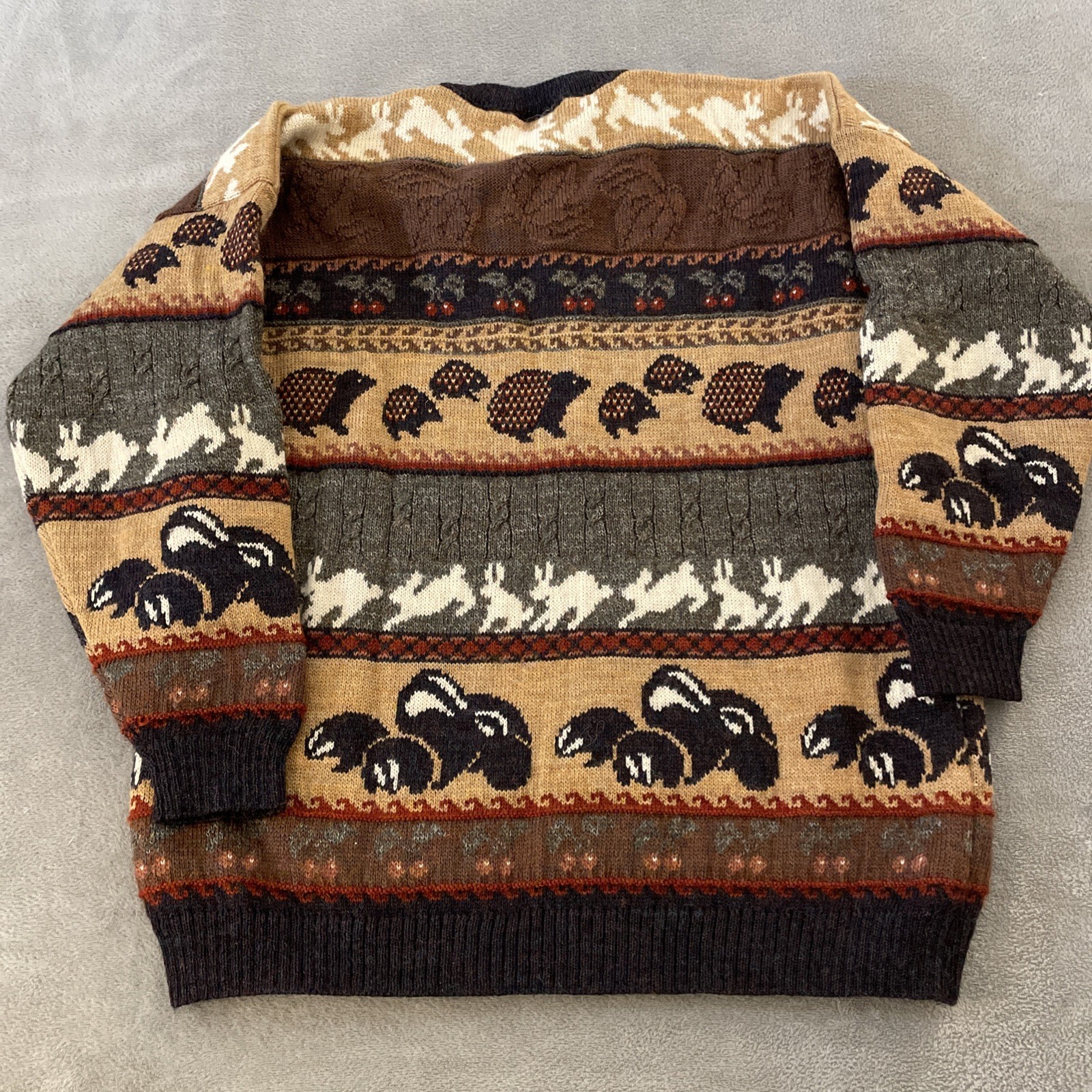Vintage Concept Knitwear Wool Jumper Made In Britain Adult XL Skunks Hedgehogs