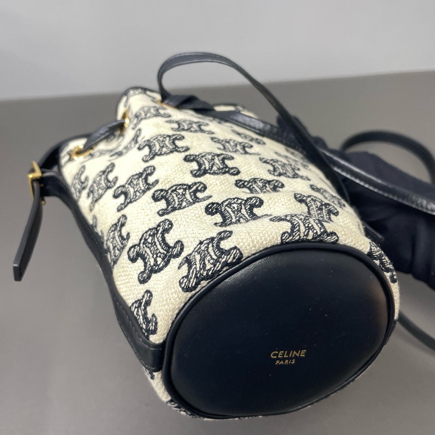 Celine Pre-Owned Authentic Bucket Bag Black 9*16.5 Free Tracked Shipping