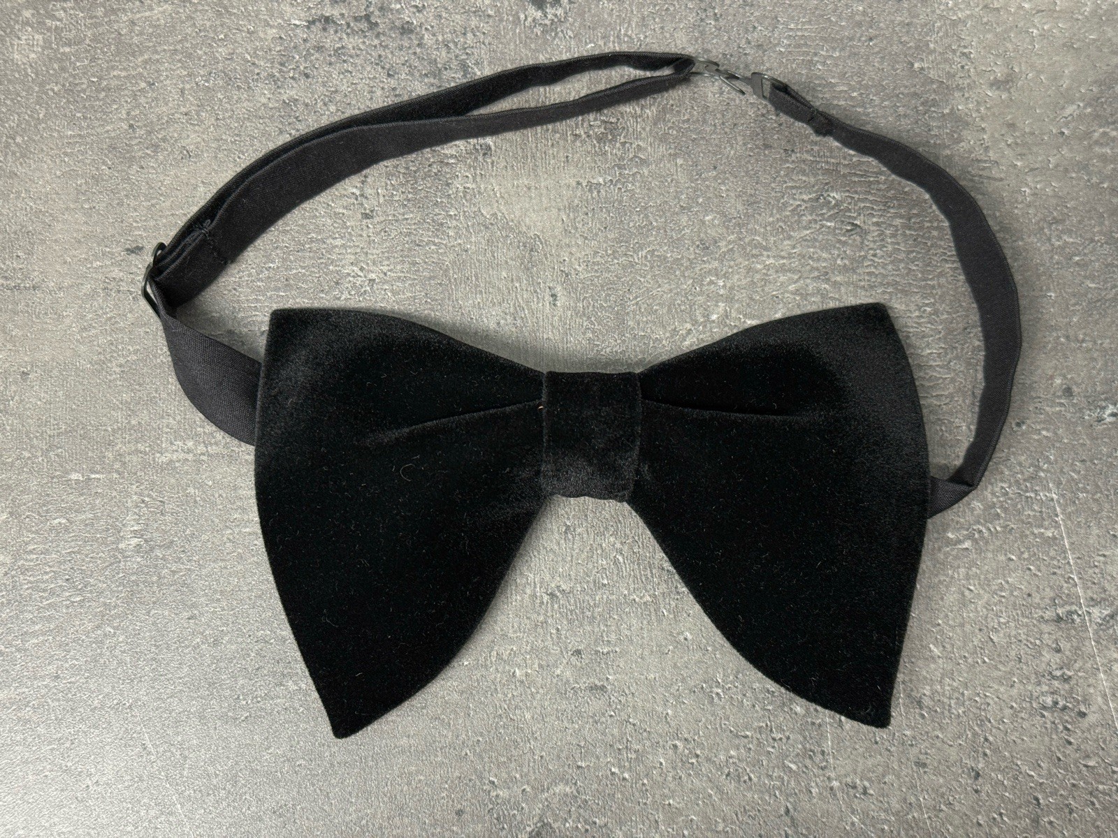 Handmade Black Velvet Bow tie Vintage style 70`s Bowtie Pretied Formal Prom