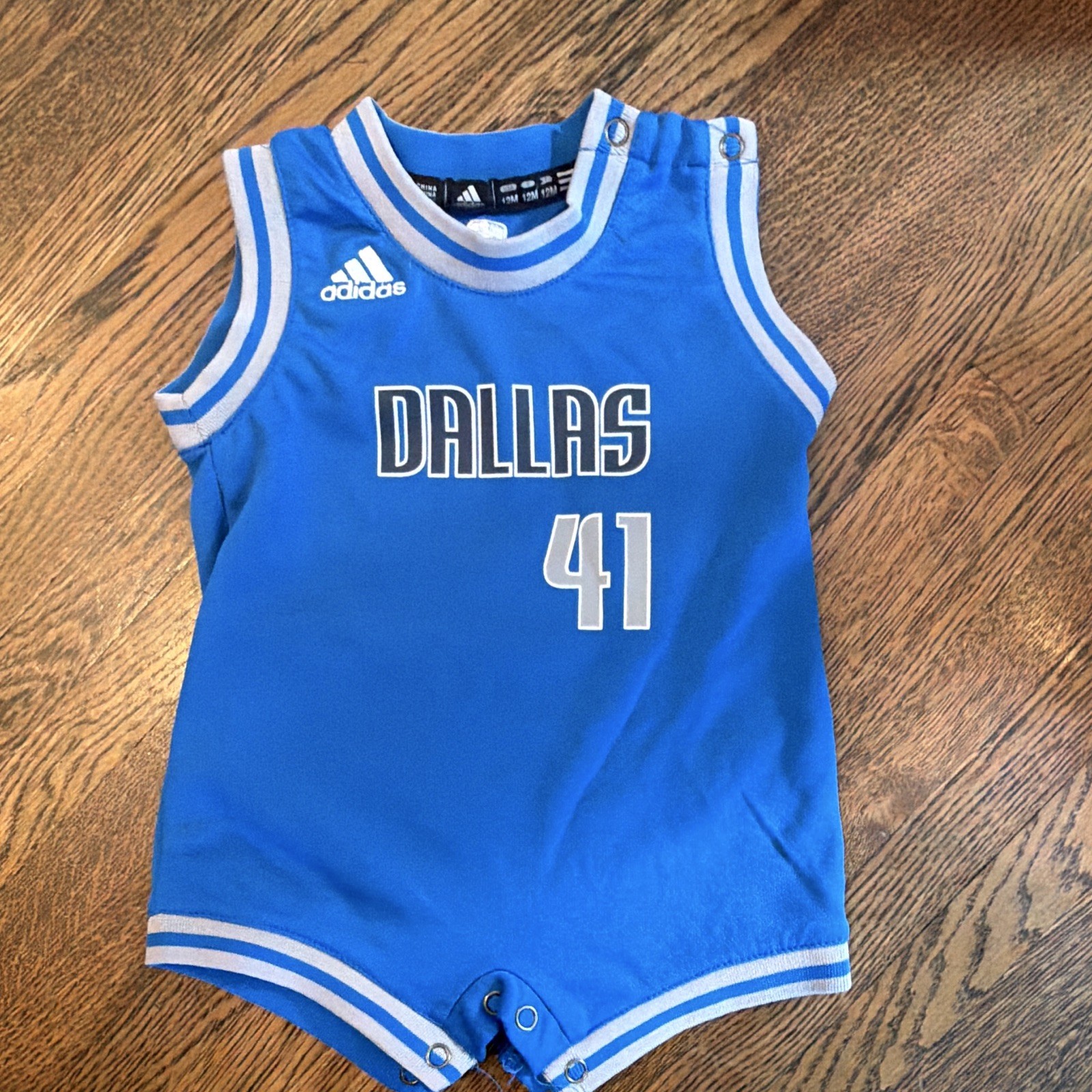 adidas NBA Dallas Mavericks Dirk Nowitzki #41 One-Piece Romper 12M Snap