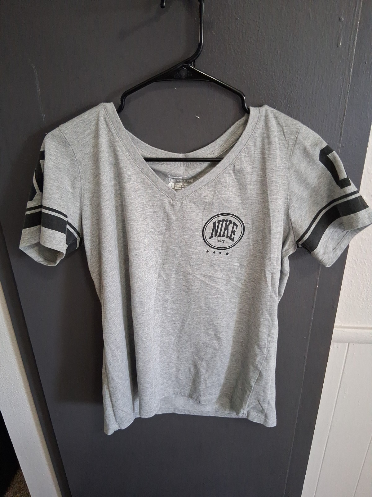 Womens Athletic Cut Nike Tshirt Size Large. [1]