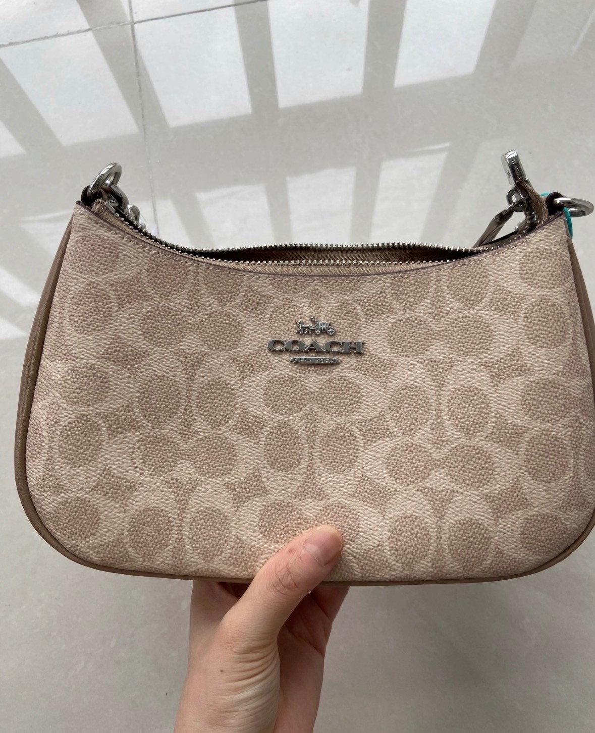 Coach NWT Teri Shoulder Bag In Signature Canvas CV933 silver/sand /taupe