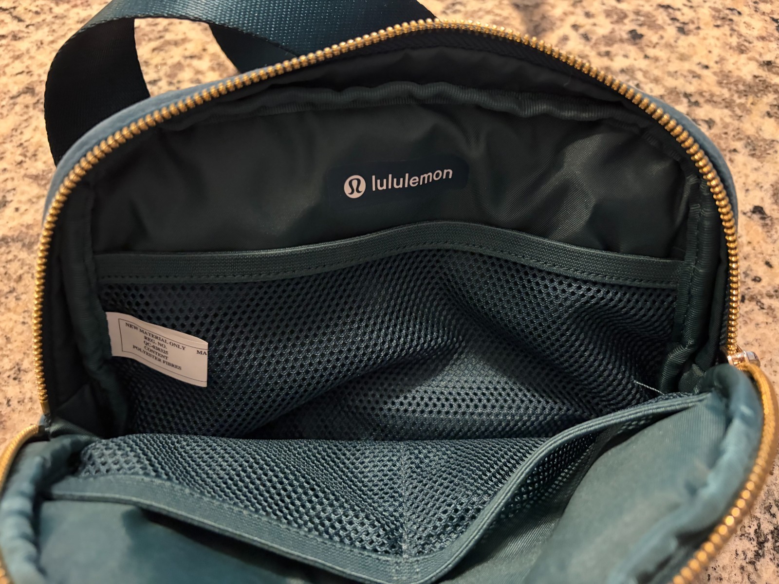 Lululemon Everywhere Belt Bag 1L Velour Jasper Green / Gold
