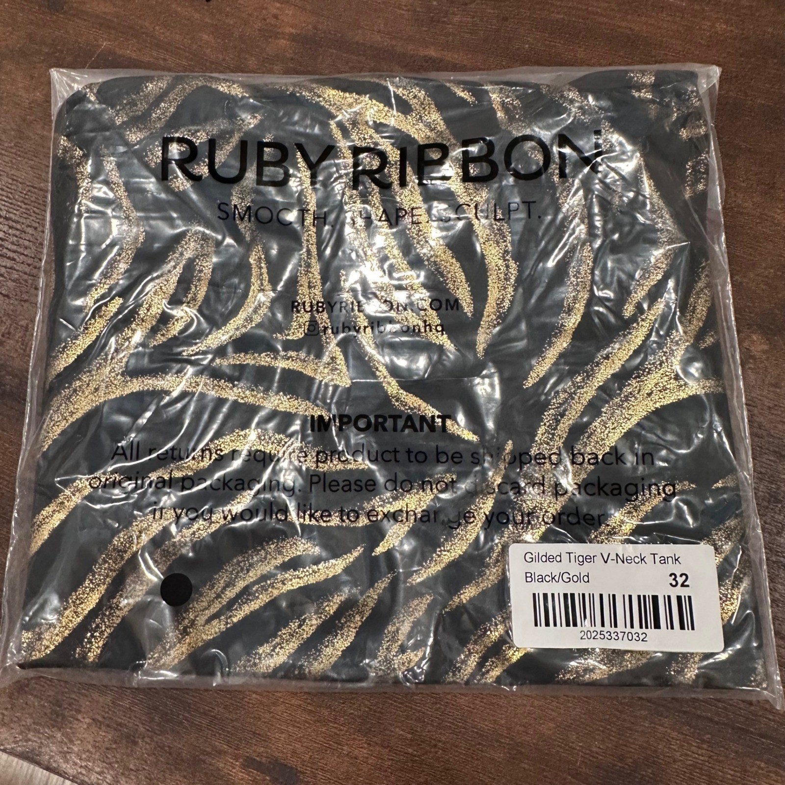 NWT Ruby Ribbon Gilded Gold Tiger V Neck Top Black Smoothing Shapewear Size 32