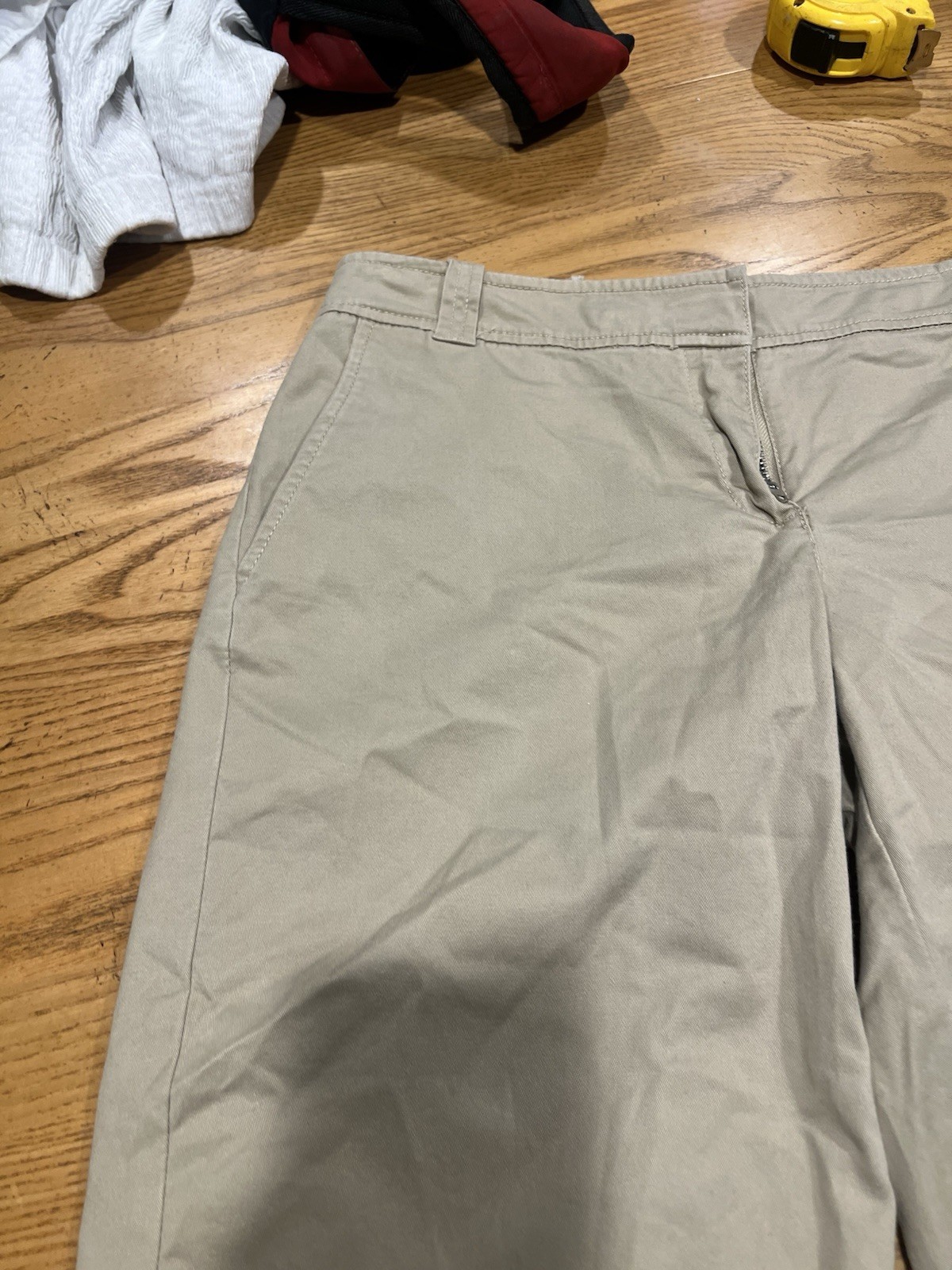 Women’s New York & Company Beige Shorts Size 4 W30” Length 22” Inseam 13”
