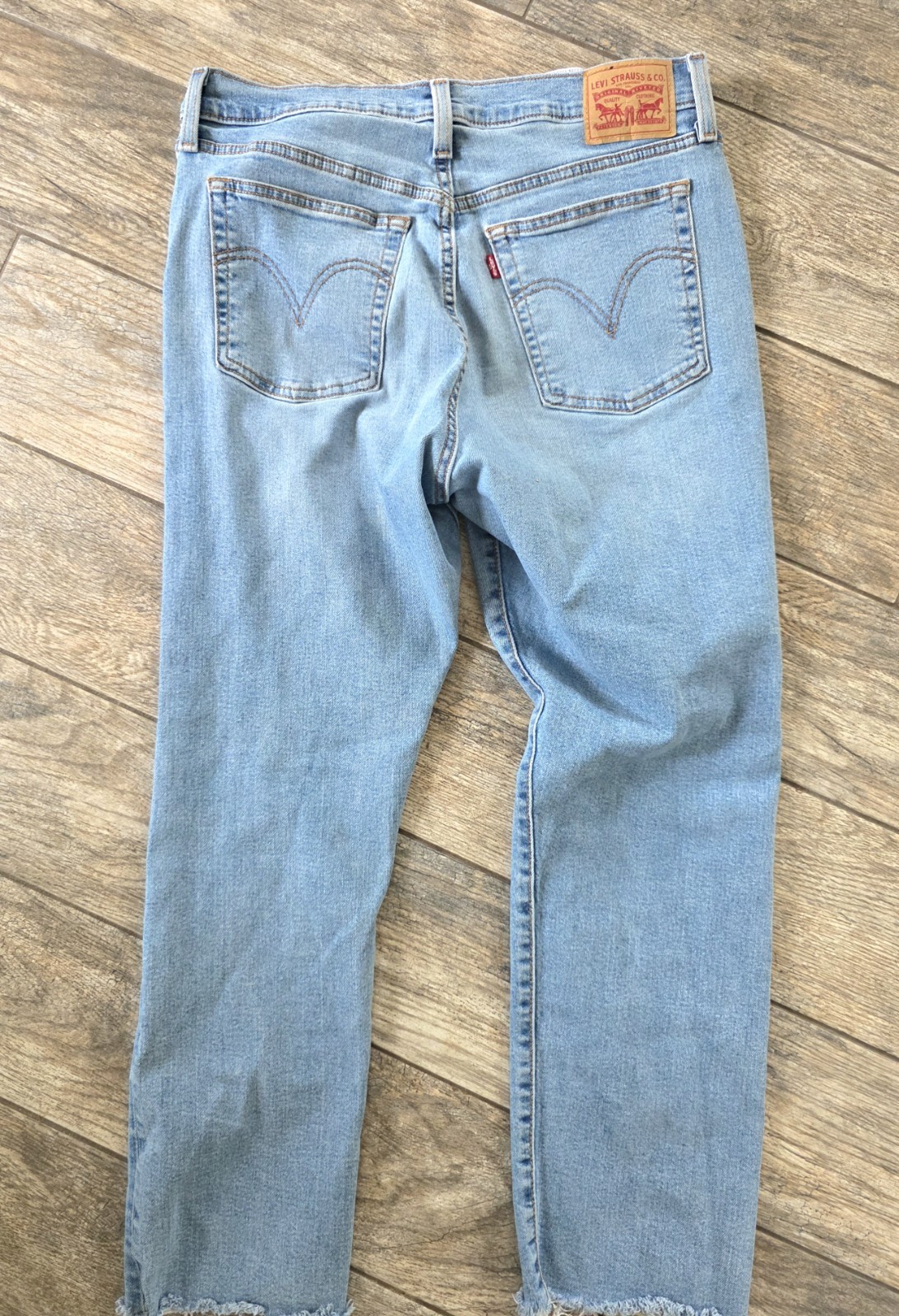 Levi’s Womens Wedgie Straight Jeans Light Wash Distressed Blue Denim sz 32