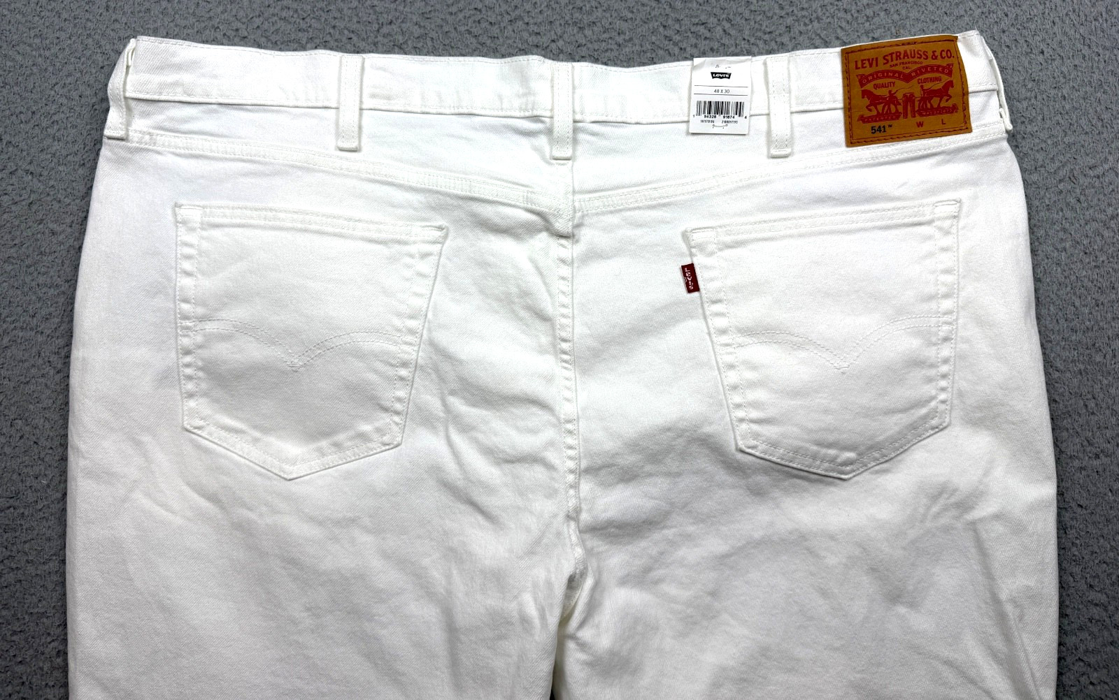 Levis Jeans Mens 48×30 White 541 Athletic Taper Stretch Denim Inseam 28 NWT